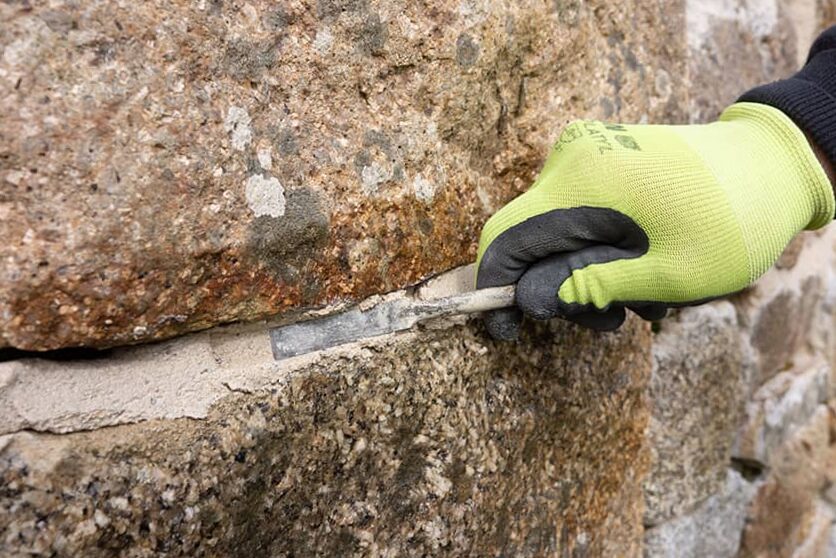 Badigeon of Cracked Lime: what to do?