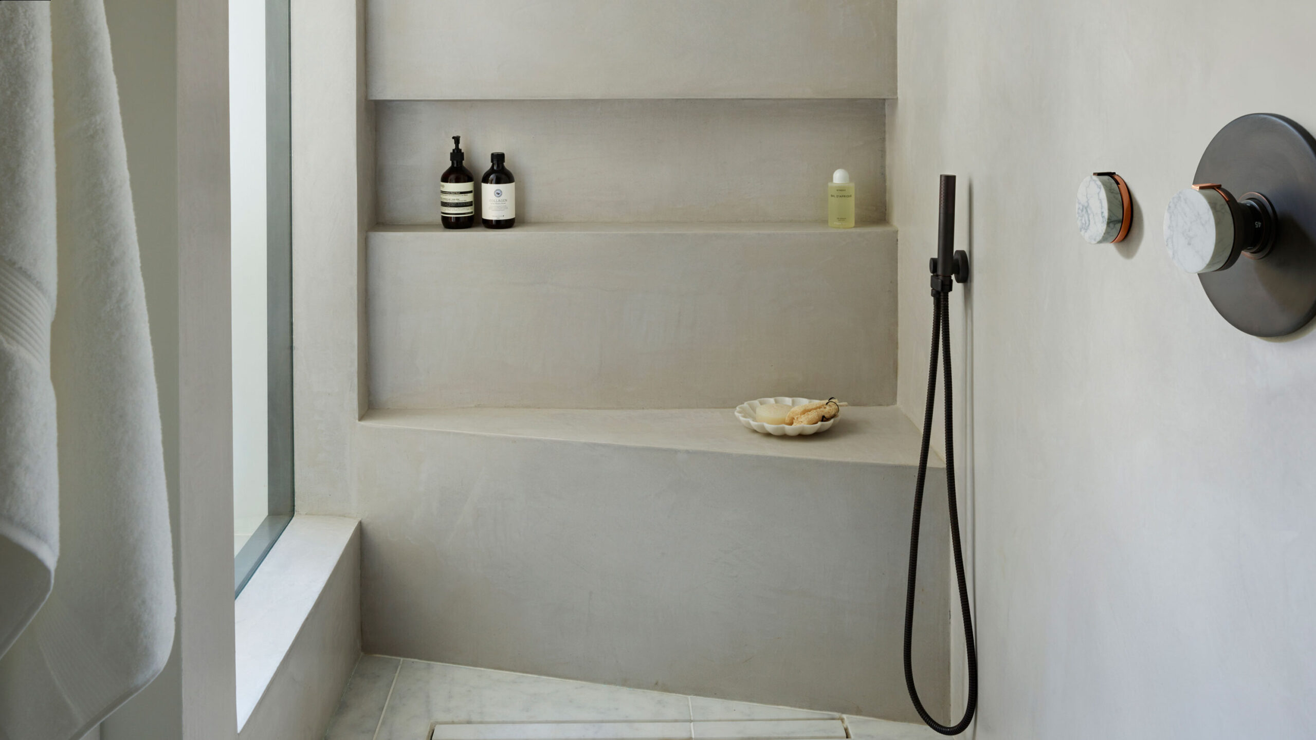 Tadelakt on the ground: an attractive but not recommended option